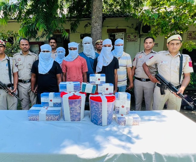 दिल्ली पुलिस ने 2000 कारतूस के साथ 6 तस्करों को गिरफ्तार किया।